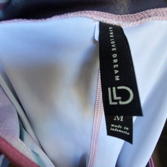 Live Love Dream Pink Womens Flowered Leggings Sz M No Sweat Water Wicking Tech - Picture 11 of 12